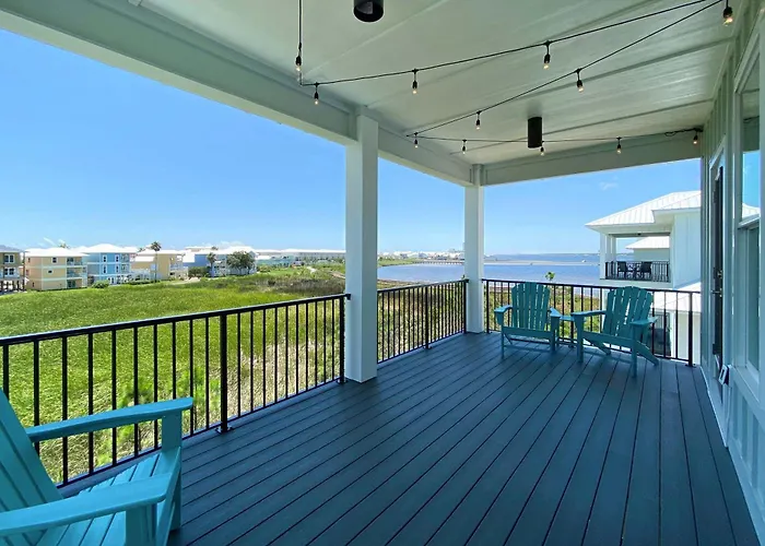 Azure Horizon Beachfront Charm In Holiday home Gulf Shores