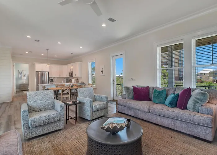 Azure Horizon Beachfront Charm In Holiday home *