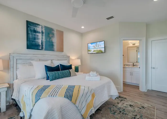 Azure Horizon Beachfront Charm In Holiday home Gulf Shores