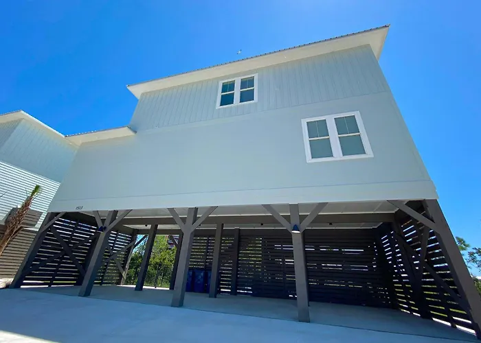 Azure Horizon Beachfront Charm In Holiday home Gulf Shores